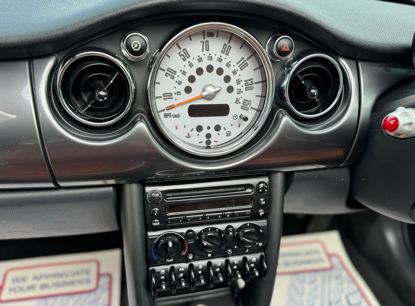 Mini Cooper 1.6 Convertible Sidewalk
