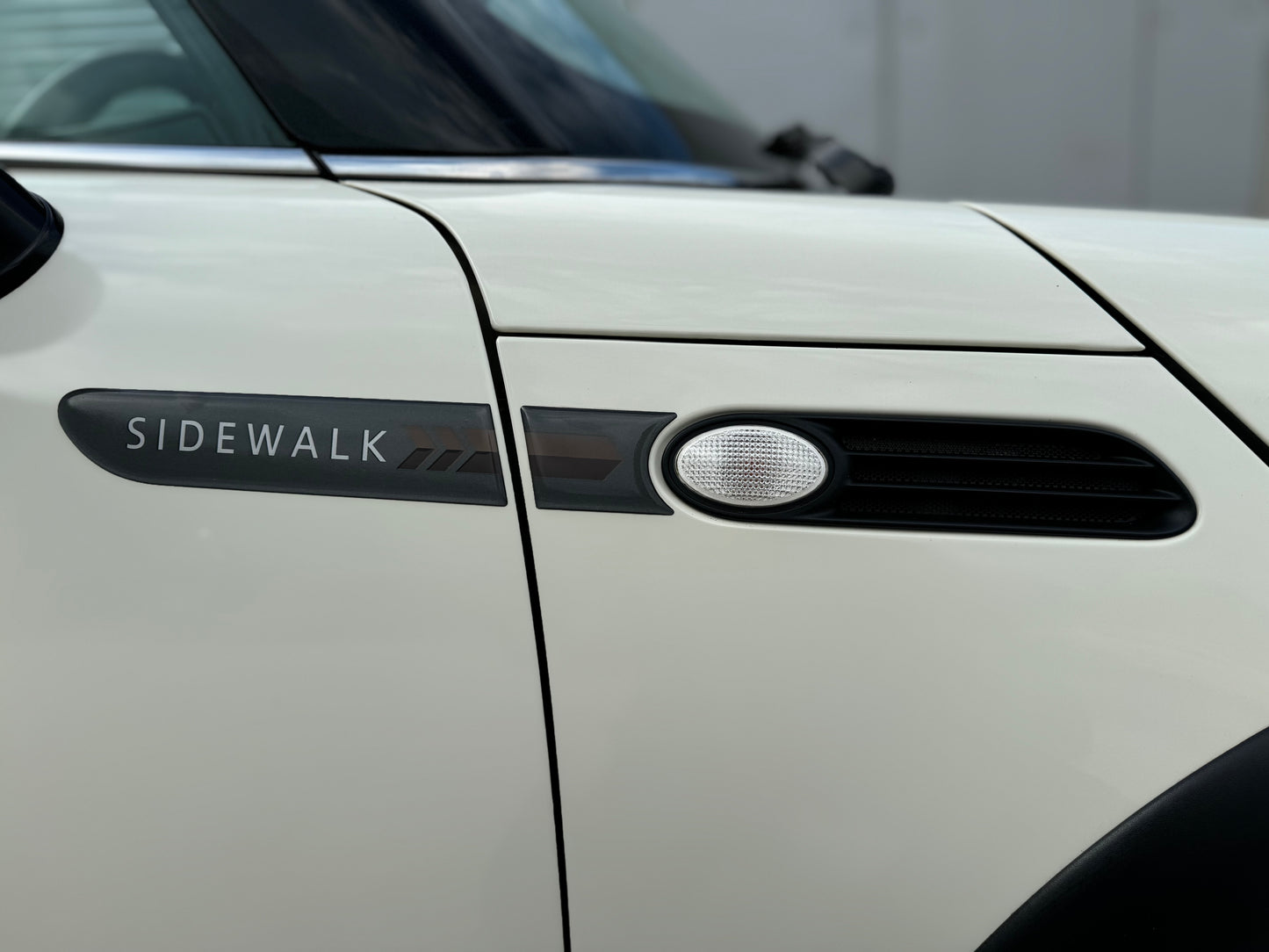 Mini Cooper 1.6 Convertible Sidewalk