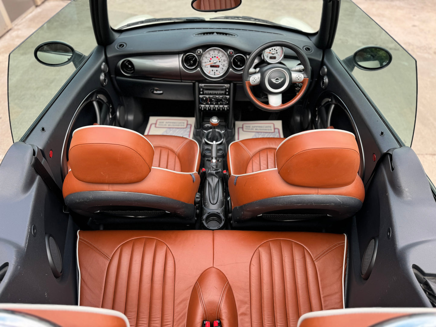 Mini Cooper 1.6 Convertible Sidewalk