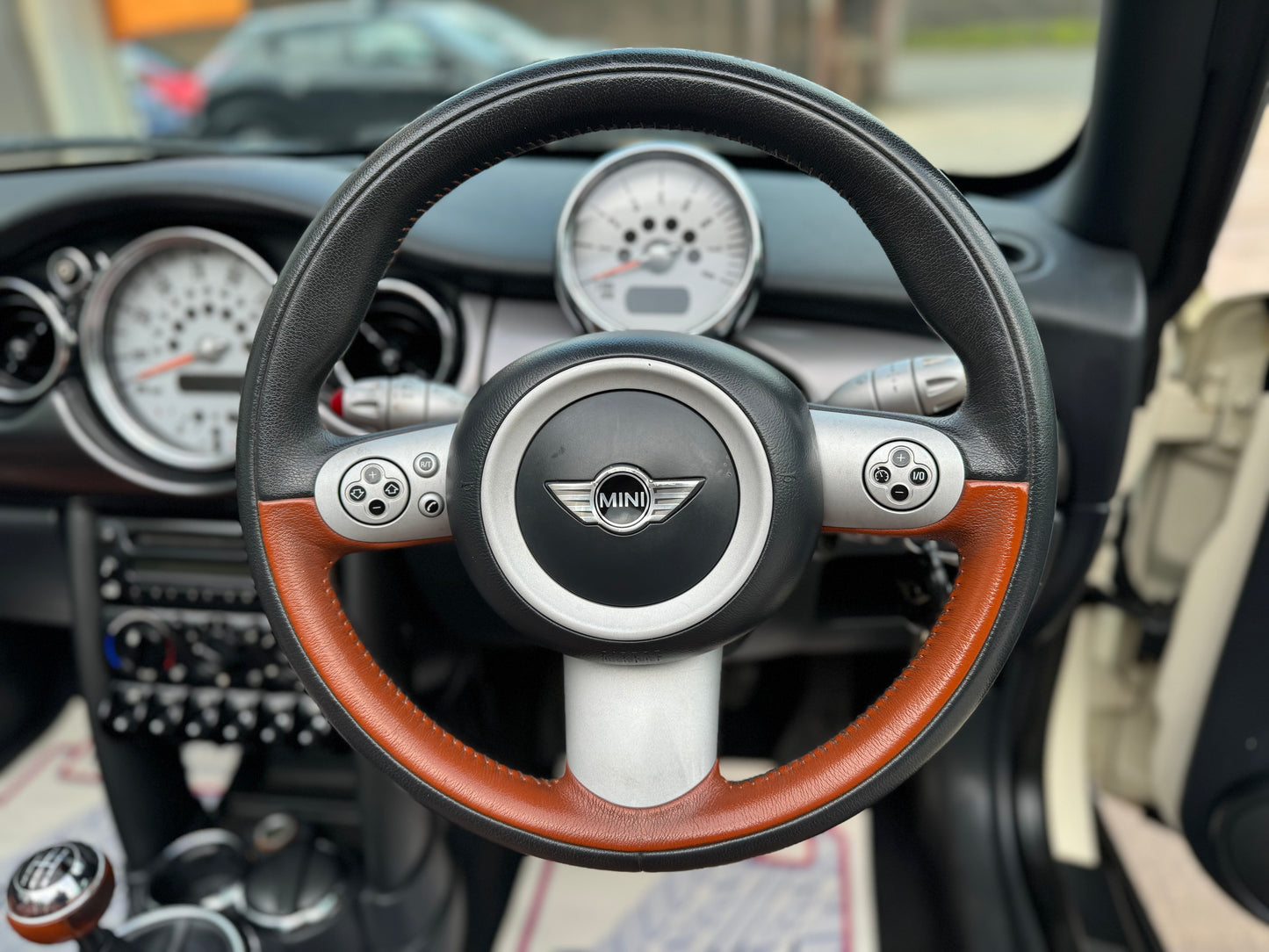 Mini Cooper 1.6 Convertible Sidewalk