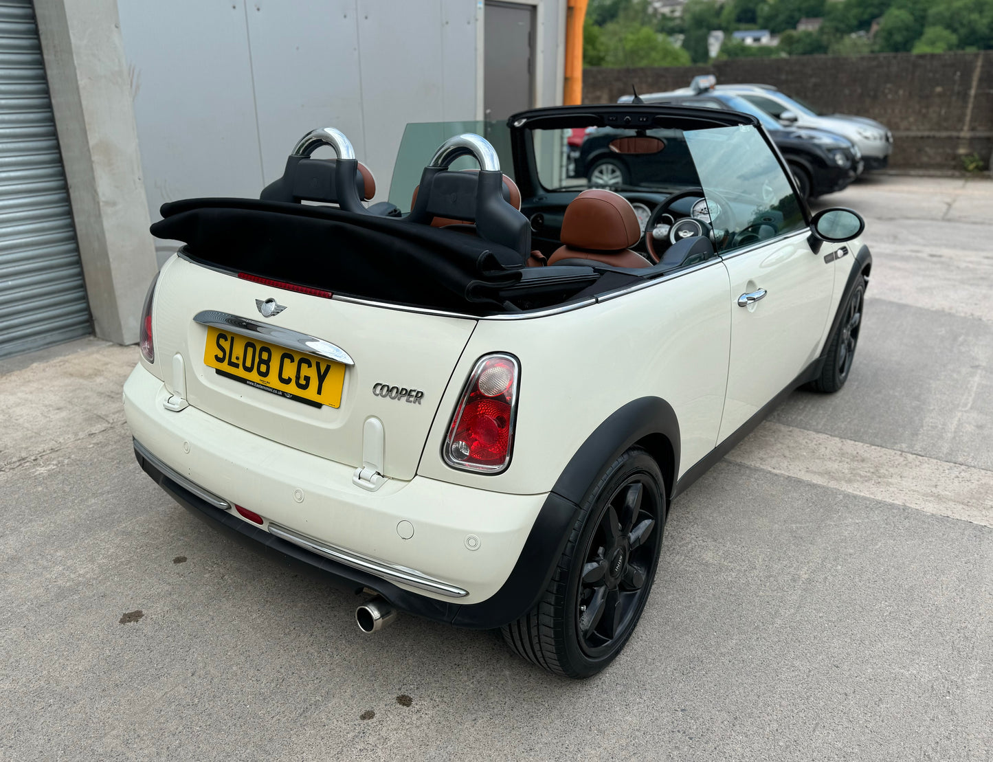 Mini Cooper 1.6 Convertible Sidewalk