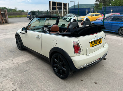 Mini Cooper 1.6 Convertible Sidewalk