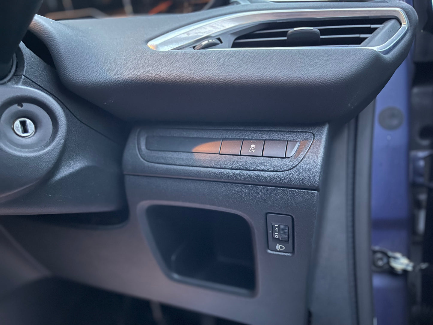 Peugeot 208 PureTech Active 1.0 vti 2014