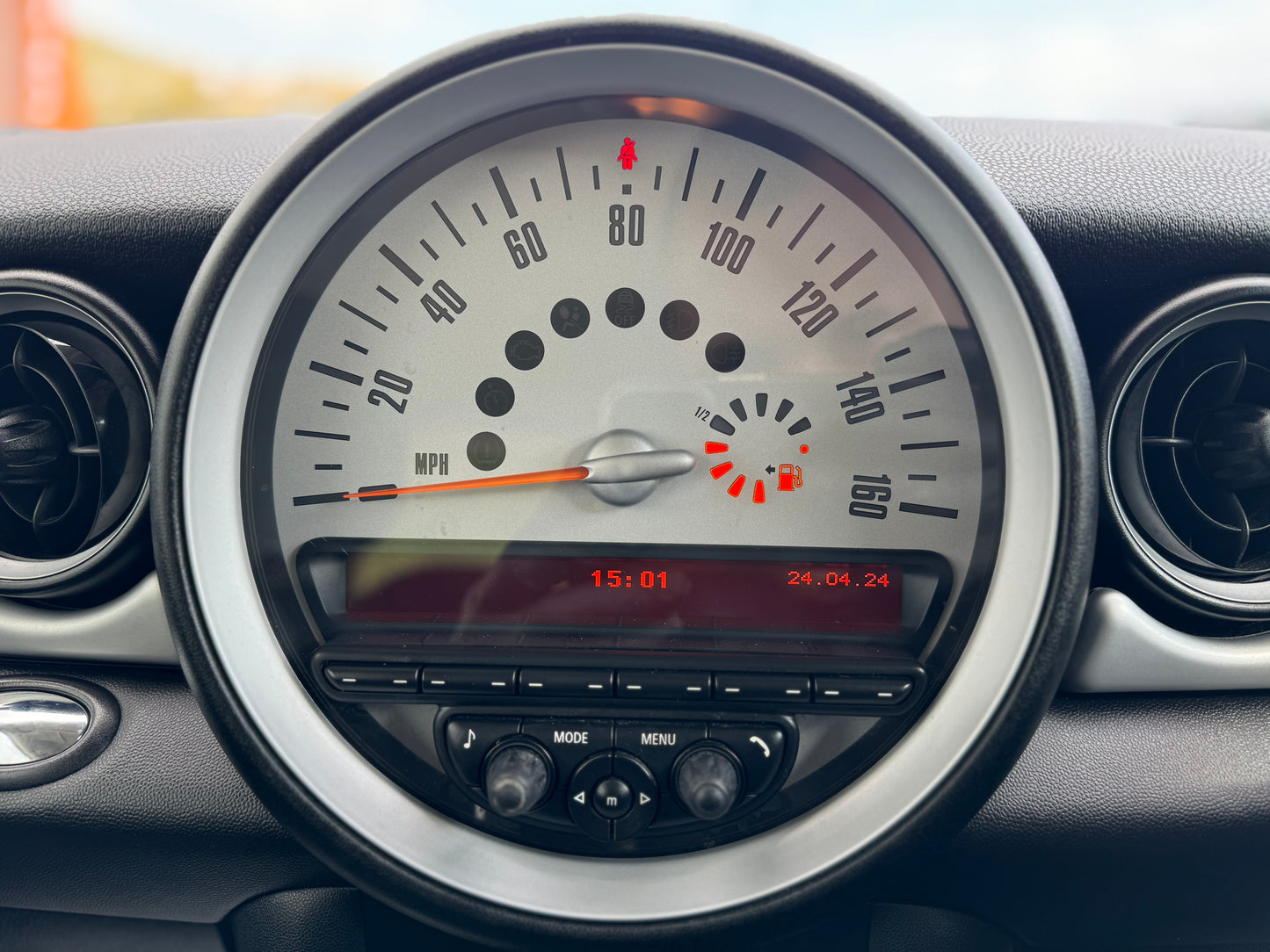 Mini Cooper 1.6 D Pepper white 2010