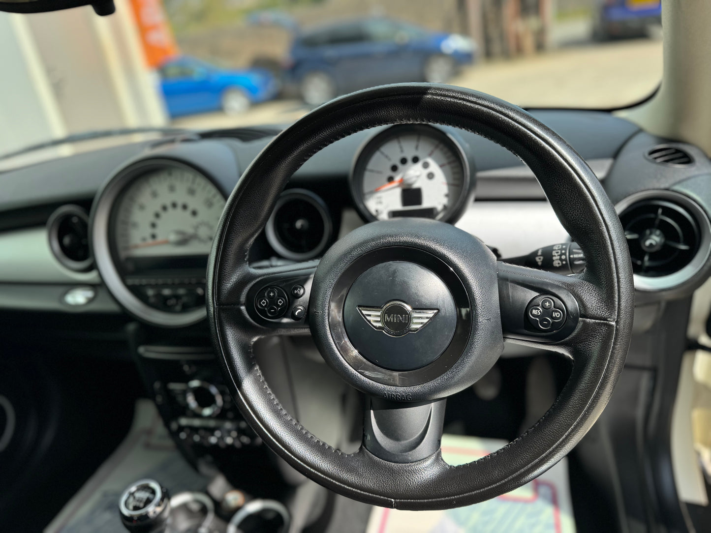 Mini Cooper 1.6 D Pepper white 2010