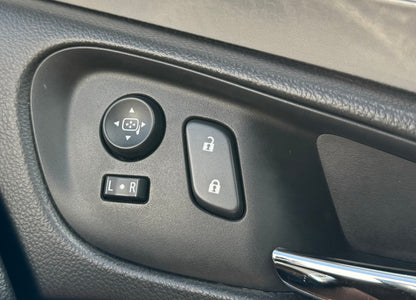 Vauxhall Insignia 1.8 Design 2013