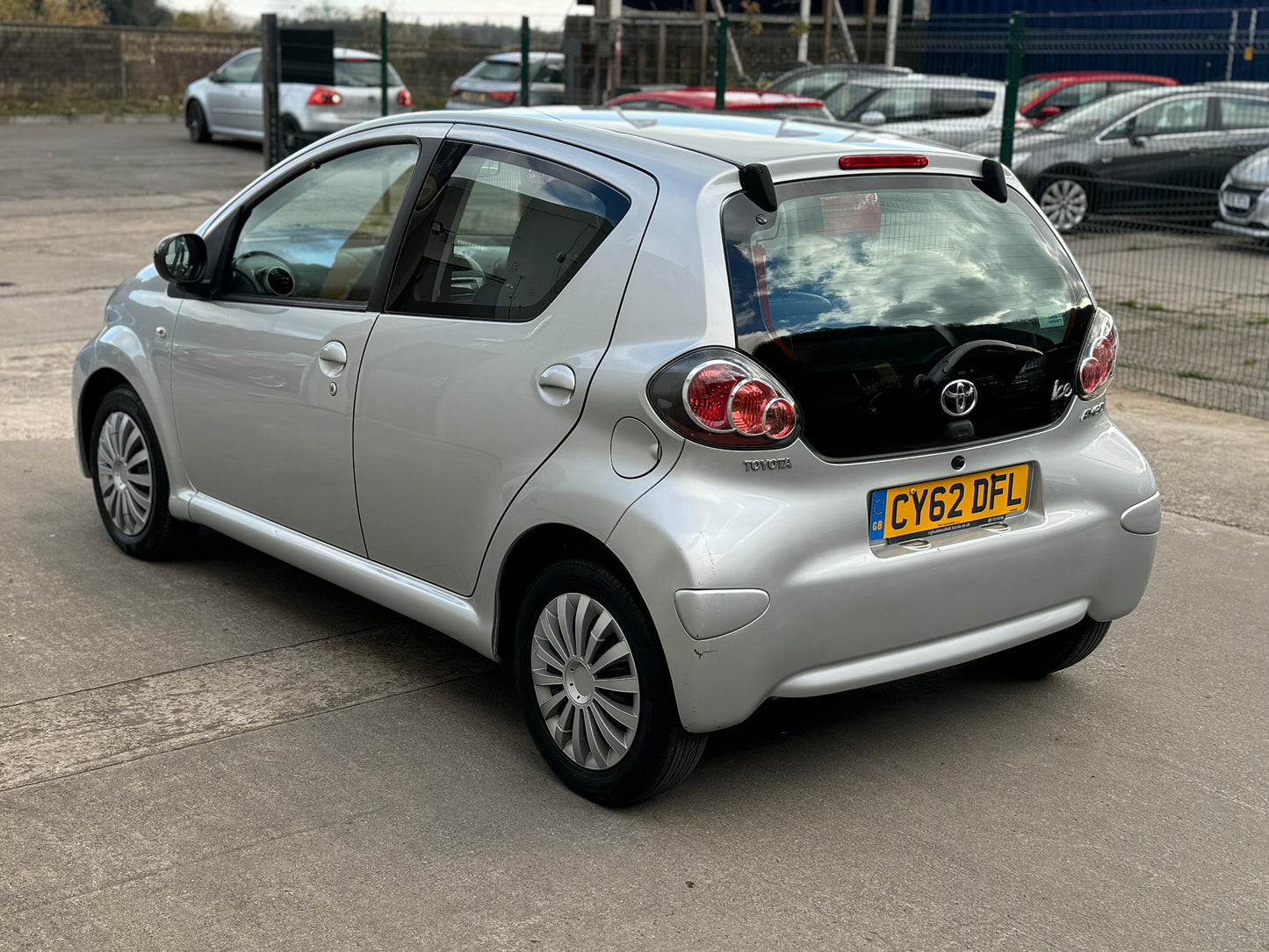 Toyota AYGO 1.0 VVT-i Ice 2012