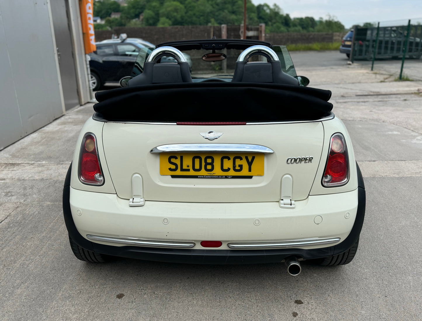 Mini Cooper 1.6 Convertible Sidewalk