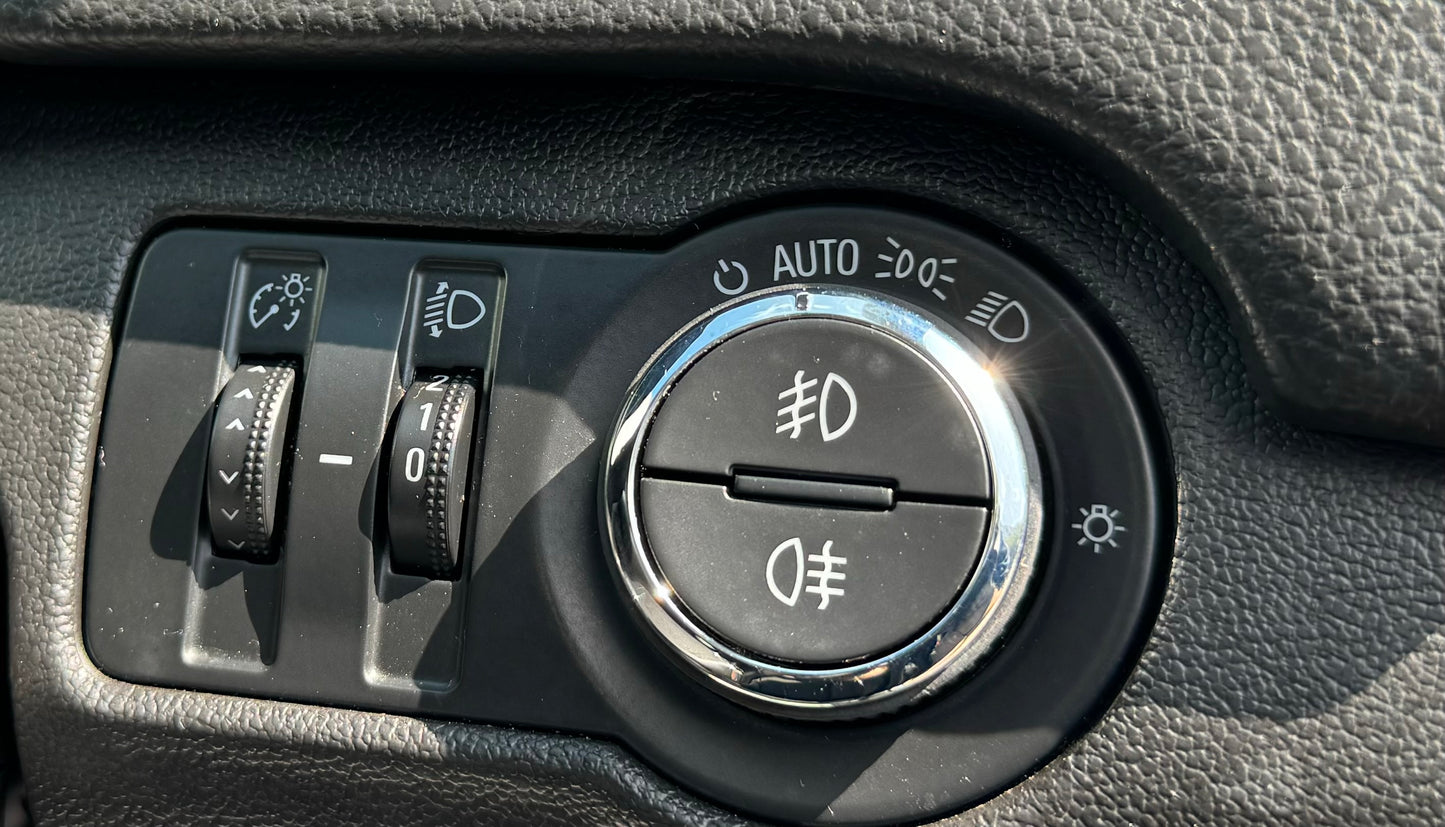 Vauxhall Insignia 1.8 Design 2013